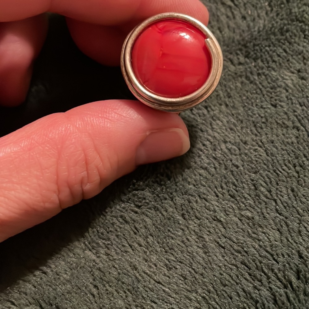 Pretty sliver color wire ring with red stone size 7 - Picture 2 of 5